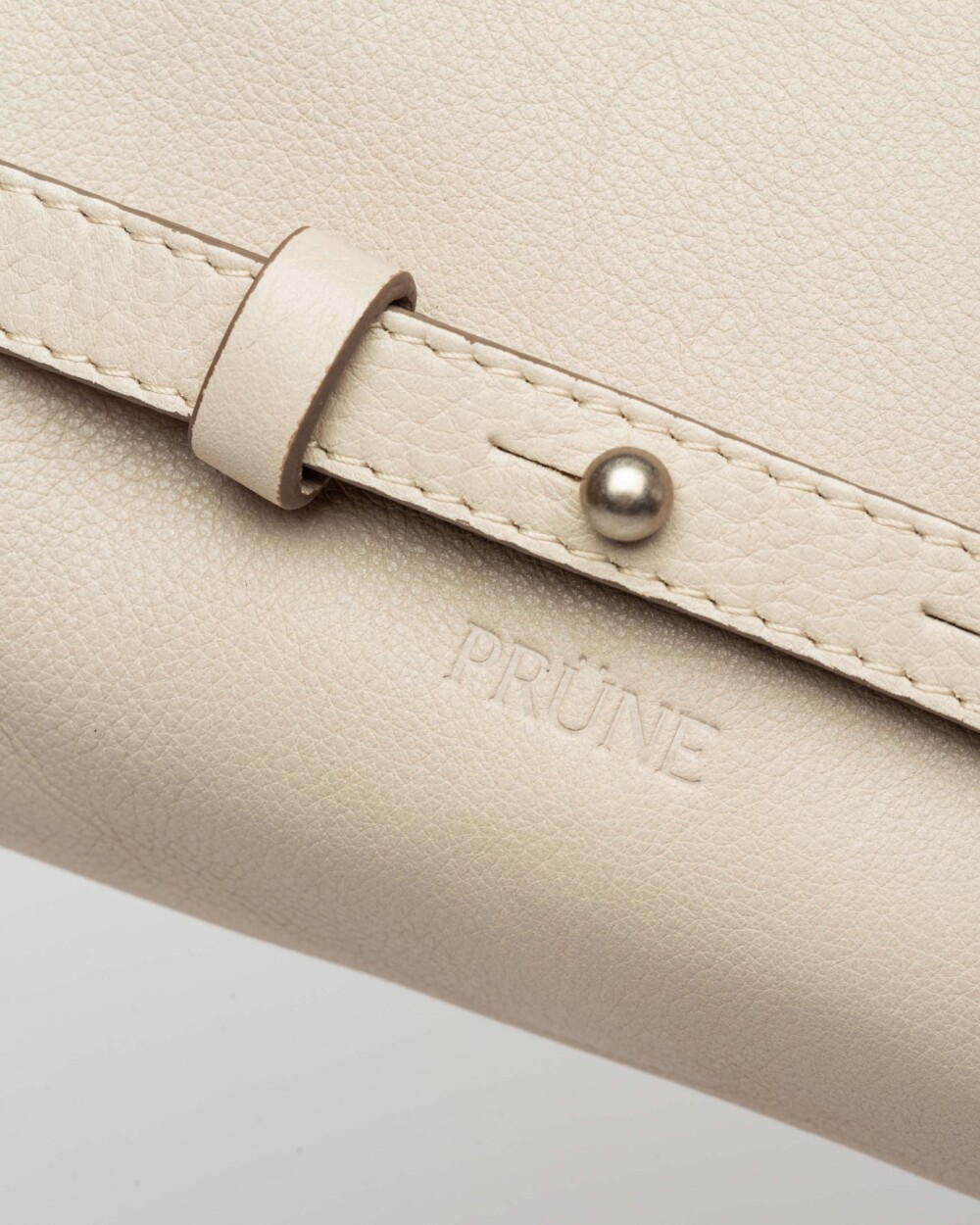 Cartera al Hombro Moss En Cuero Liso Satinado Natural