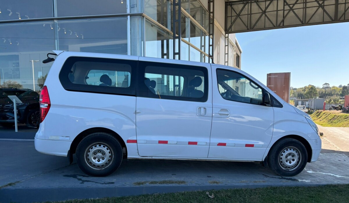 Hyundai H1 12Plz Minibus Diesel - 2014 Hyundai H1 12Plz Minibus Diesel - 2014