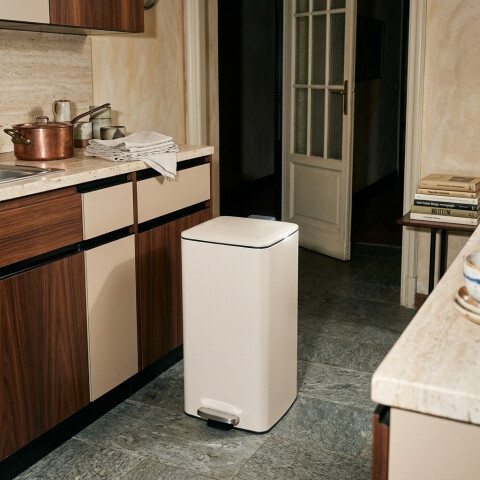 Tacho cesto de basura 30L cuadrado con tapa a pedal - beige Tacho cesto de basura 30L cuadrado con tapa a pedal - beige