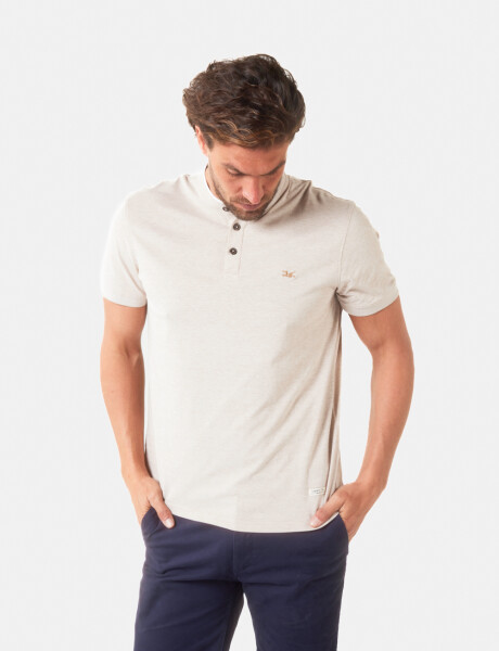 REMERA LISA CUELLO MAO Beige