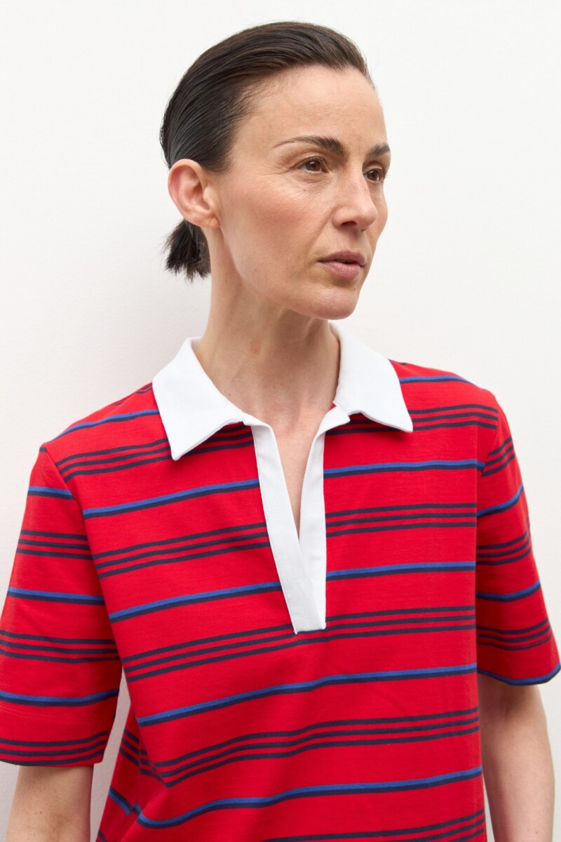 Remera rayada cuello polo rojo