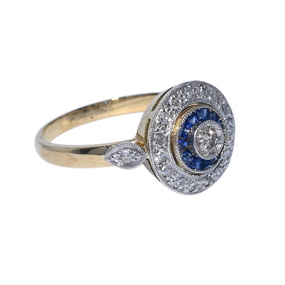 Anillo Oro 18 k billantes y zafiros sintéticos. Anillo Oro 18 k billantes y zafiros sintéticos.