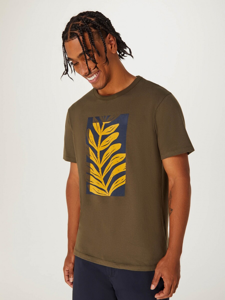 CAMISETA ESTAMPADA MODELO REGULAR - VERDE 