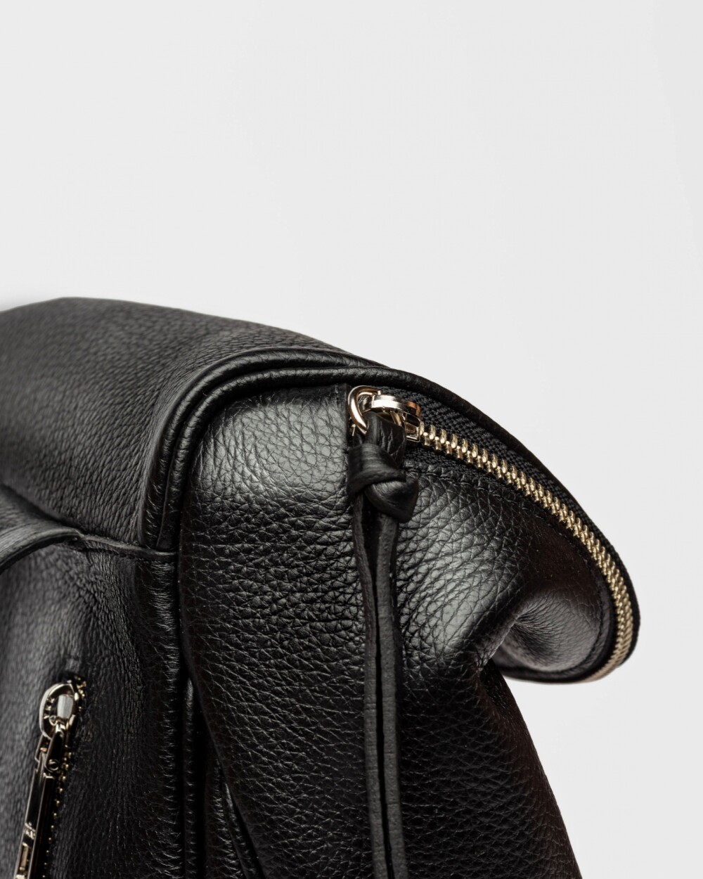 Mochila Soft En Cuero Graneado Negro