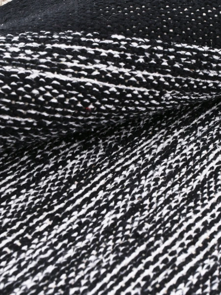 ALFOMBRA GASPEADA CON FLECOS NEGRO