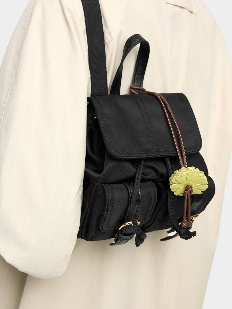 Mini Mochila De Nylon Con Colgante negro