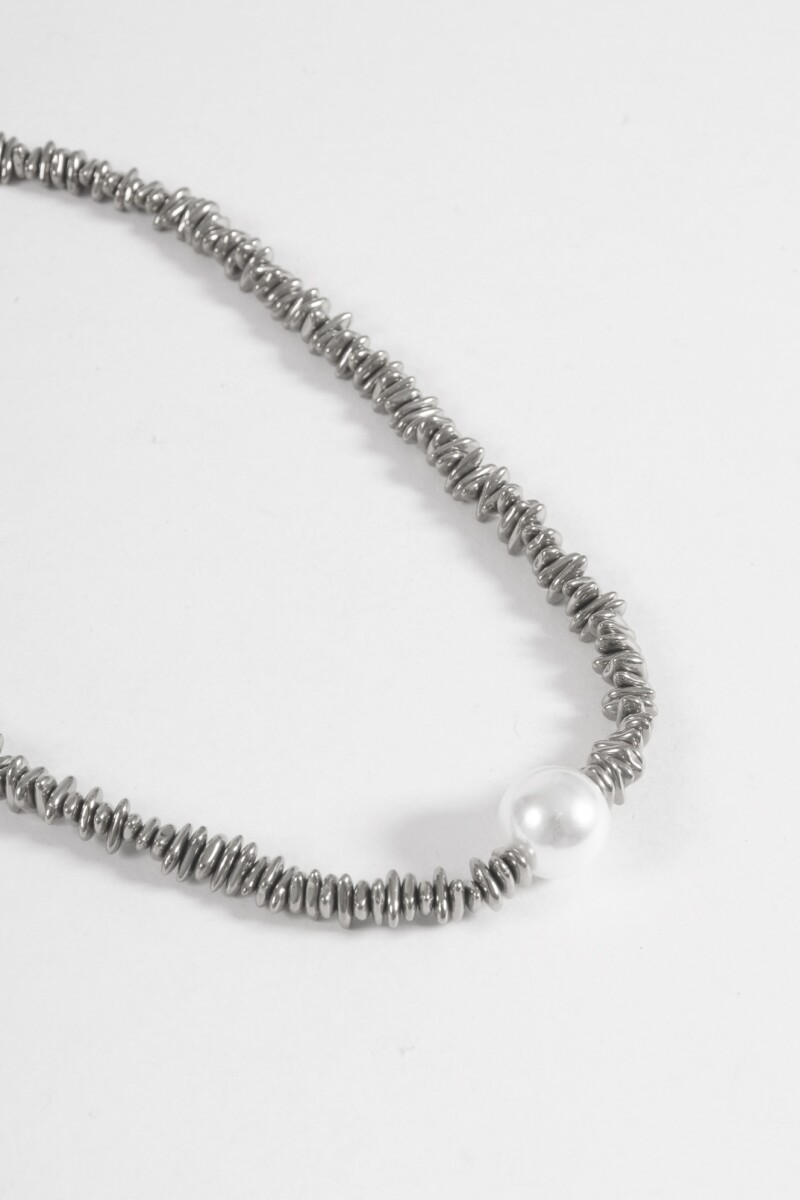 Collar cuentas metálicas plateado