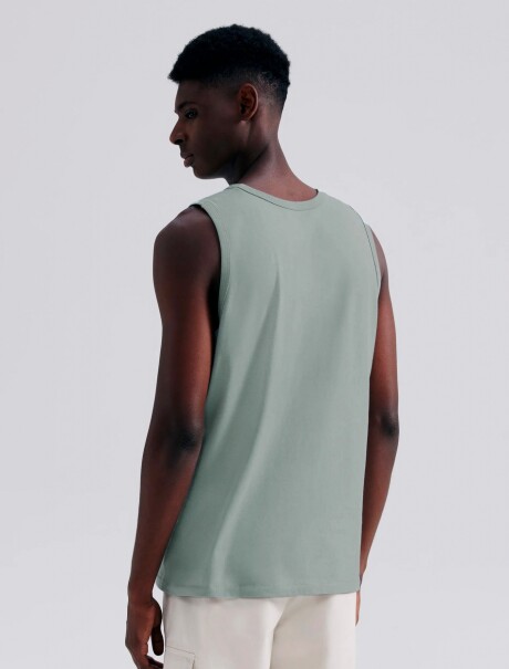 MUSCULOSA CON ESTAMPA VERDE