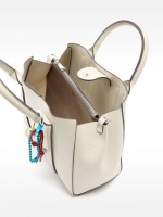 Bolso Tote Con Colgante M crudo