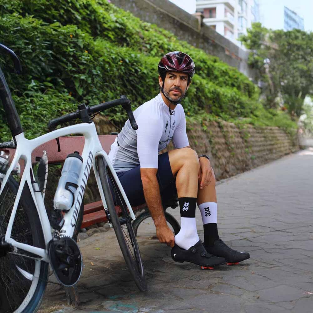 Medias Running Bicolor Unisex Negro/blanco