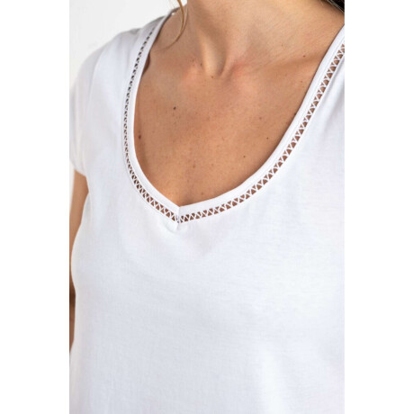 Remera Escote V Puntilla Blanco