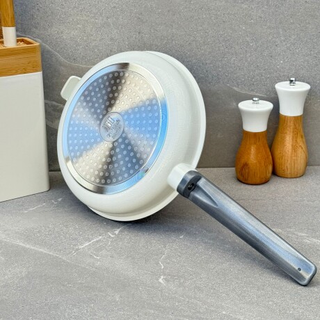 Sarten Antiadherente con Tapa de Vidrio y Mango Metálico 24cm - Blanco Sarten Antiadherente con Tapa de Vidrio y Mango Metálico 24cm - Blanco