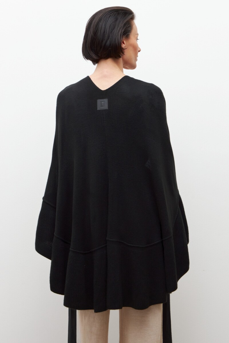 Capa tejida con volados negro