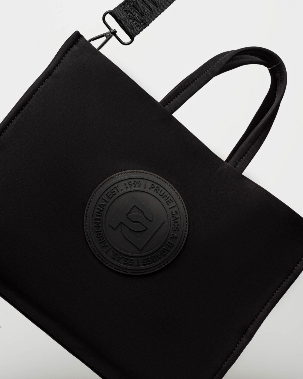 Cartera de mano Elena en nylon Negro