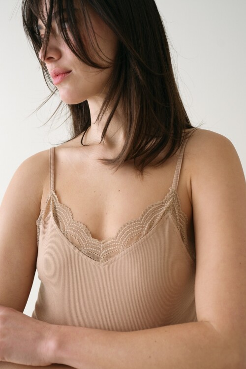Musculosa Lorde Tostado
