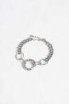 Pulsera con dije circular texturado plateado