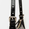 Cartera al hombro Mia en cuero charol Negro