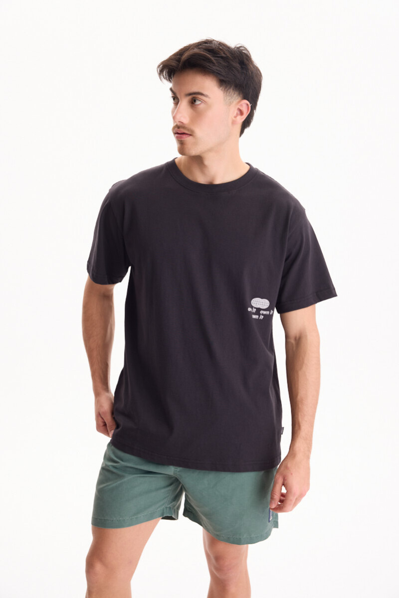 Remera Own Negro