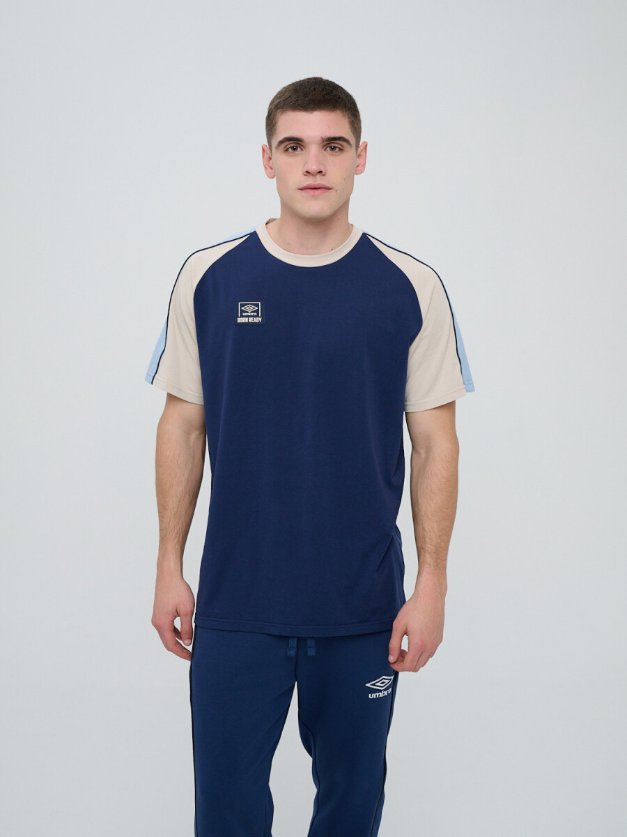 REMERA BORN Umbro Hombre - 017 