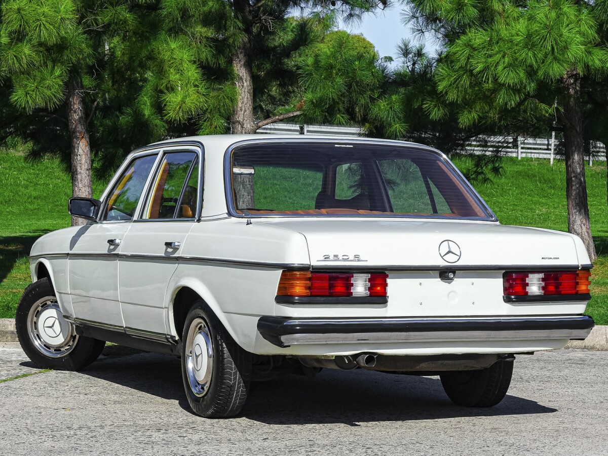 Mercedes-Benz 250S 4 puertas 2.5 1979 EXCELENTE ESTADO! Mercedes-Benz 250S 4 puertas 2.5 1979 EXCELENTE ESTADO!