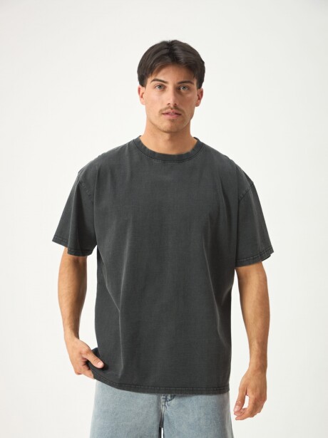 REMERA STONE WASH NEGRO