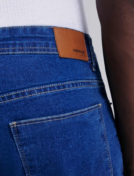 PANTALÓN DE JEAN BÁSICO SLIM CON ELASTANO AZUL