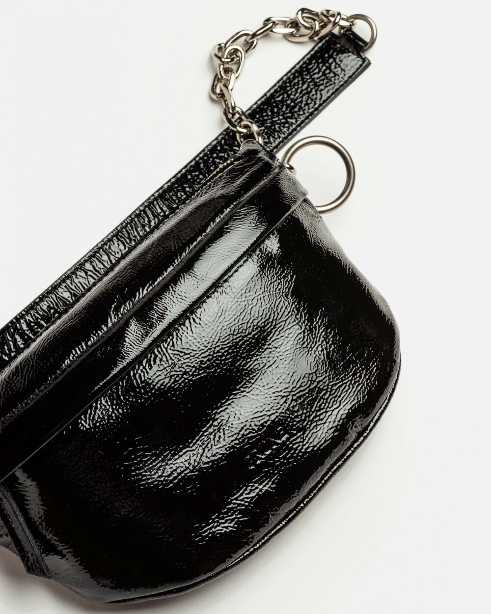 Riñonera Troupe en cuero charol arrugado Negro