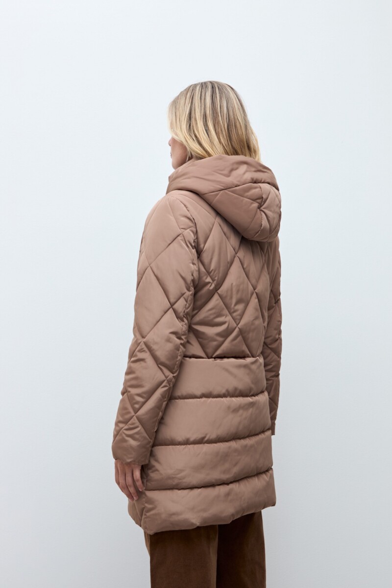 Campera capitoneada con capucha tostado