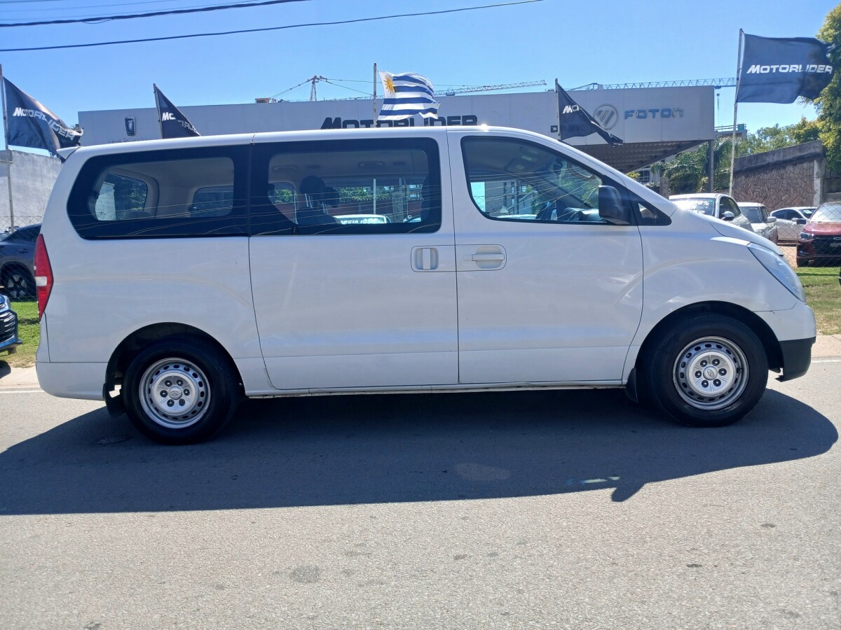 Hyundai H-1 Minibus 2.4 12 Pasajeros Extra Full Hyundai H-1 Minibus 2.4 12 Pasajeros Extra Full