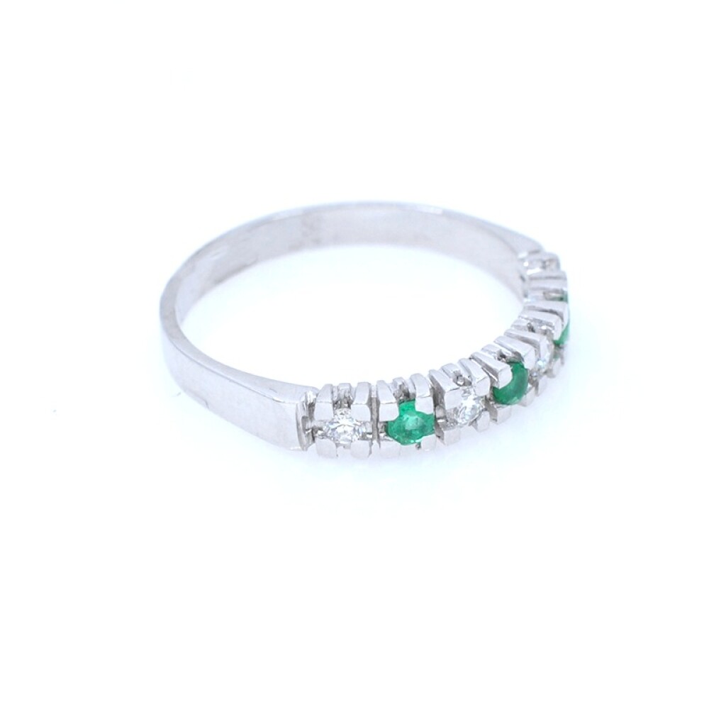 Anillo en oro 18k blanco , brillantes y esmeraldas Anillo en oro 18k blanco , brillantes y esmeraldas