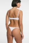Colaless Abril Blanco