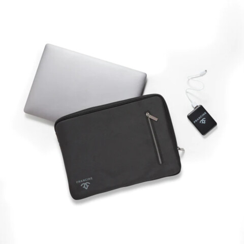 Funda Para Notebook Francine 14" + Powerbank 4000mAh Negro Funda Para Notebook Francine 14" + Powerbank 4000mAh Negro