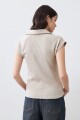 Remera canalé cuello polo beige melange