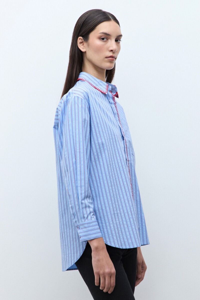 Camisa rayada bordado en contaste celeste