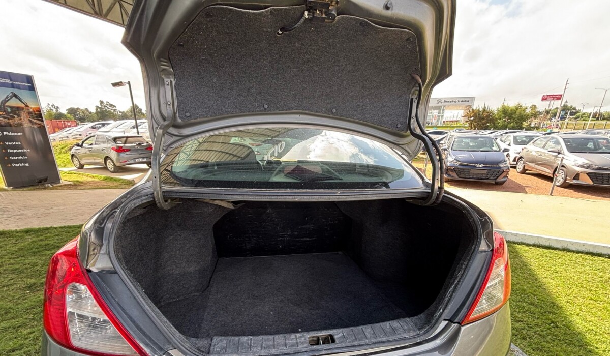 Nissan Versa Full MT - 2013 Nissan Versa Full MT - 2013