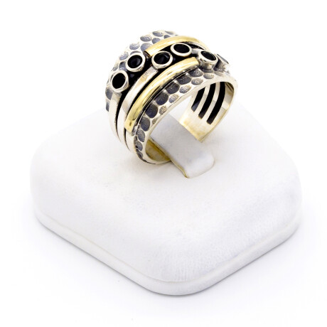 Anillo de plata 925, double en oro 18 ktes y onix. Anillo de plata 925, double en oro 18 ktes y onix.