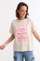 Remera m/c estampada colección Editorial CRUDO