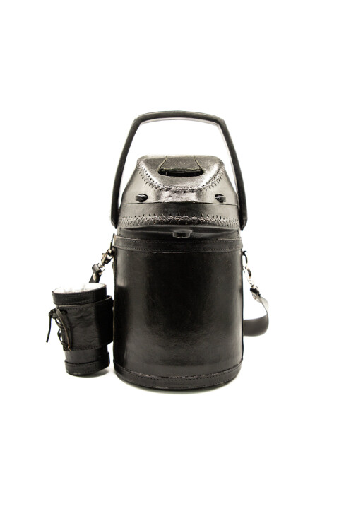 TERMO TERERE FORRADO EN CUERO NACIONAL NEGRO MATE