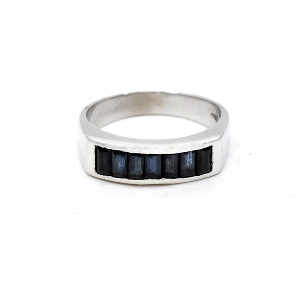 Anillo En Oro Blanco 18K Con Zafiros Baguette Anillo En Oro Blanco 18K Con Zafiros Baguette