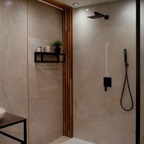 DUCHA DE EMBUTIR NEGRO MATE CON TRANSFERENCIA, TELEFONO, SOPORTE, ROSETA, BRAZO NEGRO