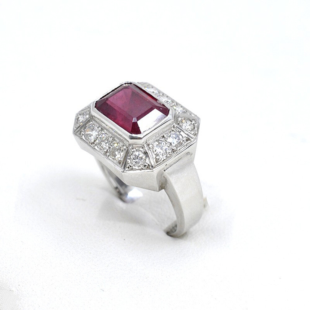Anillo En Oro 18K Brillantes Y Rubí Anillo En Oro 18K Brillantes Y Rubí