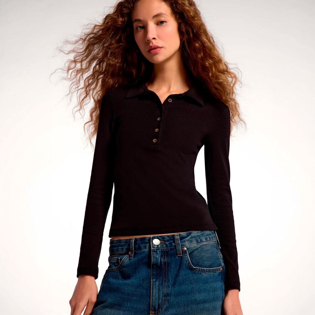CAMISETA CON CUELLO - NEGRO 