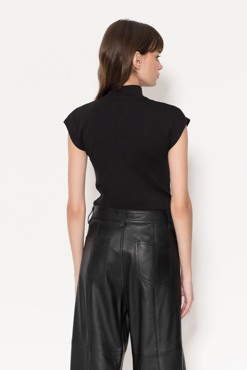 Remera Fantasy Negro