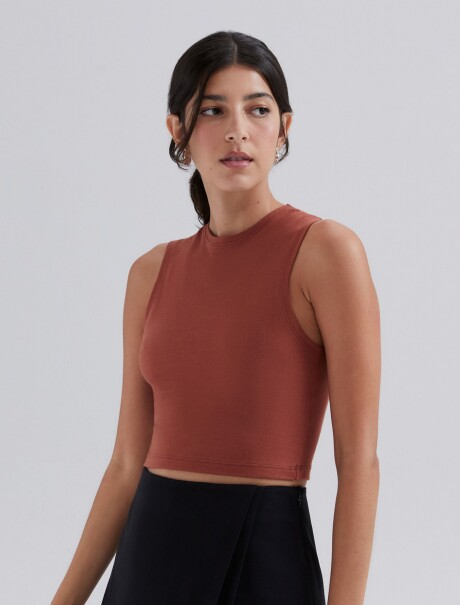 MUSCULOSA CROPPED BÁSICA MARRÓN