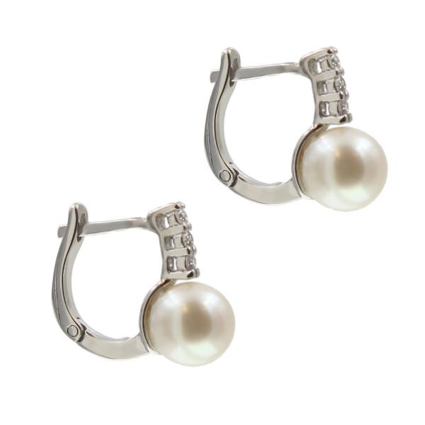 Caravanas Máxima en oro blanco 18k con perla de cultivo y brillantes. Caravanas Máxima en oro blanco 18k con perla de cultivo y brillantes.