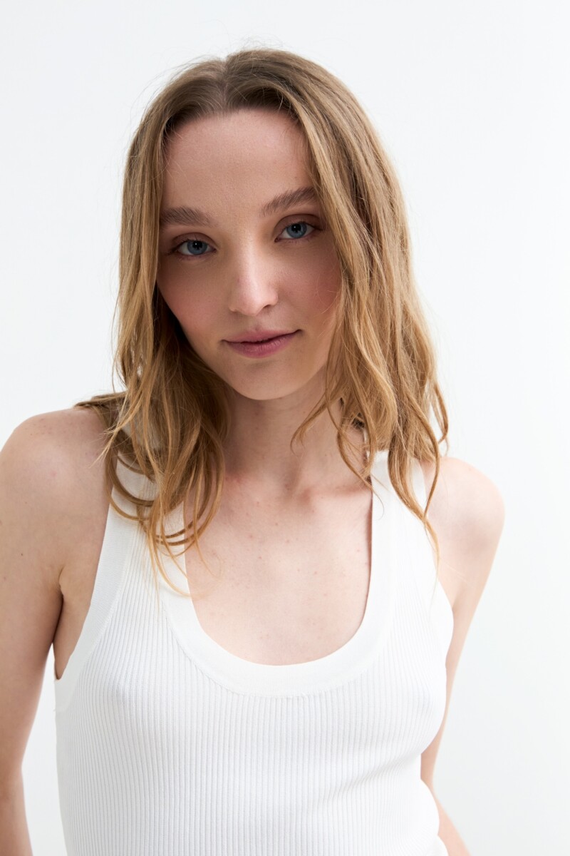 Top tejido escote geometrico BLANCO