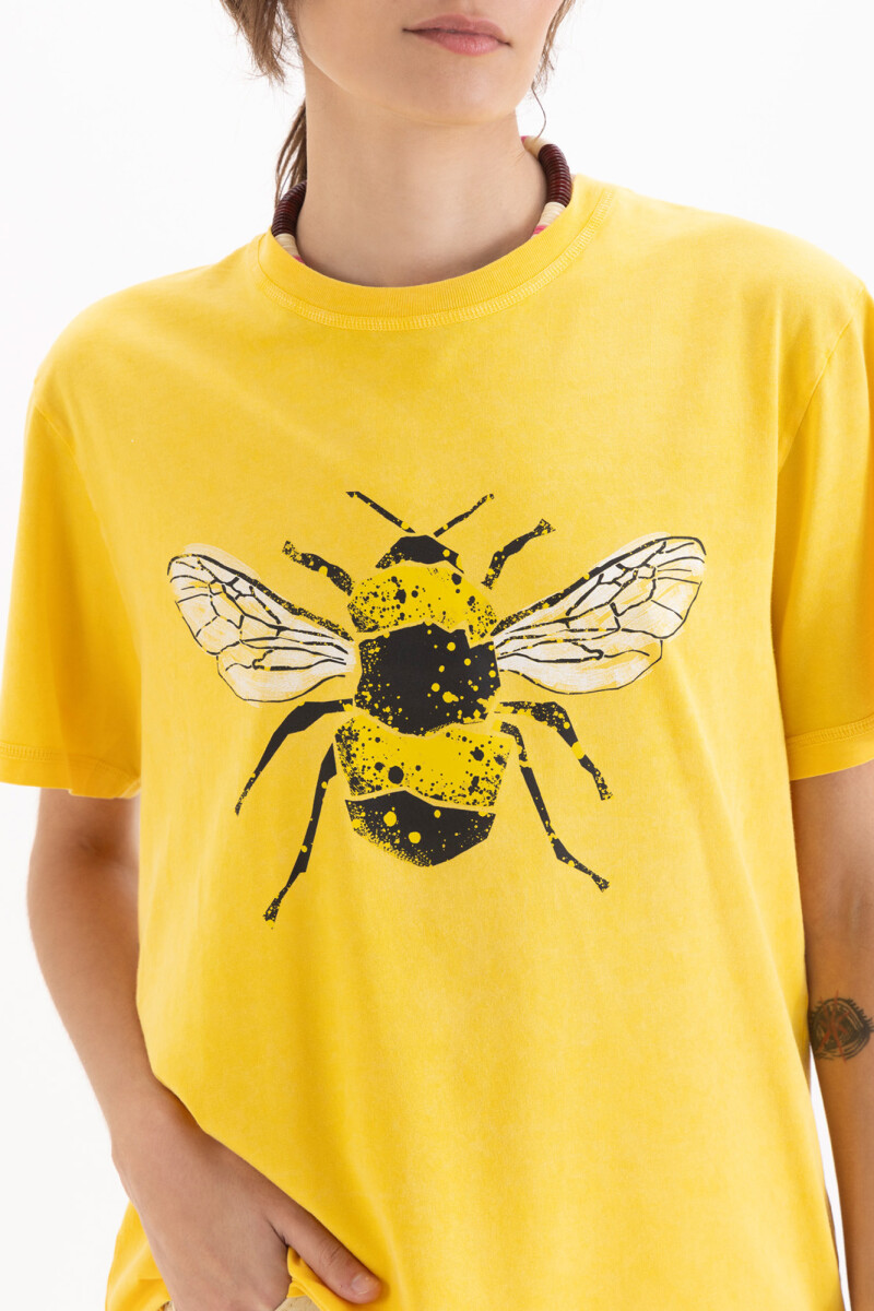 REMERA BEE Amarillo