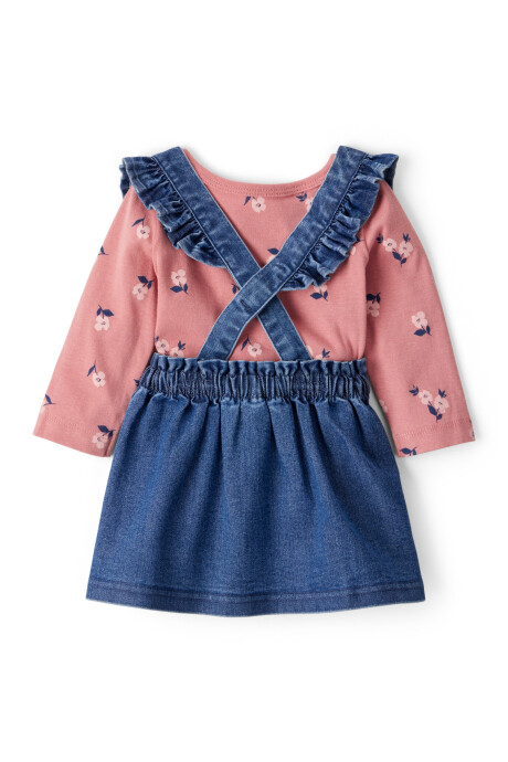 Set tres piezas, jumper jean, remera floral y medias Set tres piezas, jumper jean, remera floral y medias