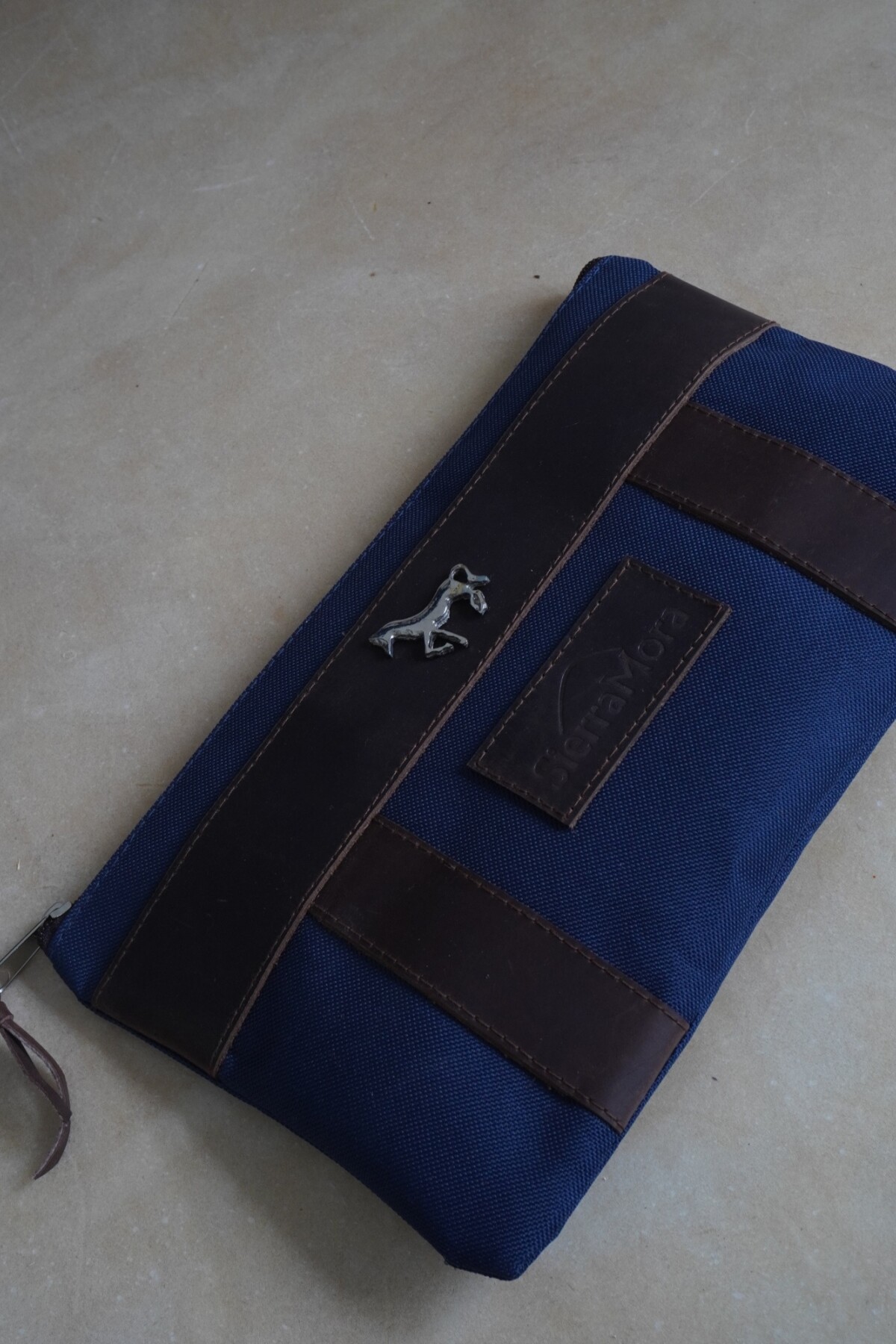 Sobre Cartuchera Mustang Chocolate / Azul