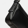 Cartera al hombro Signature en cuero graneado Negro